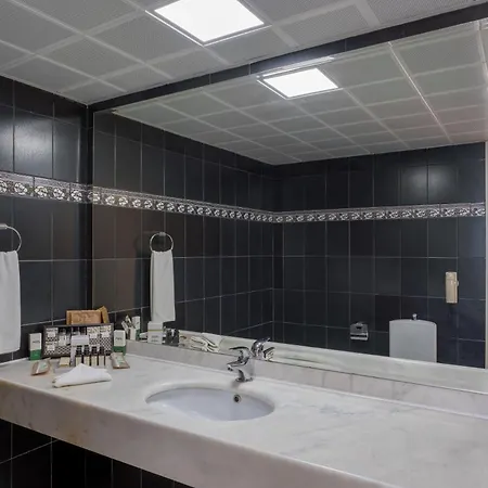 Adonis Hotel 4*