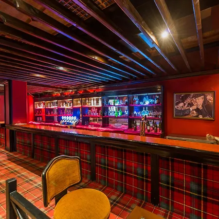 Adonis Hotel 4*