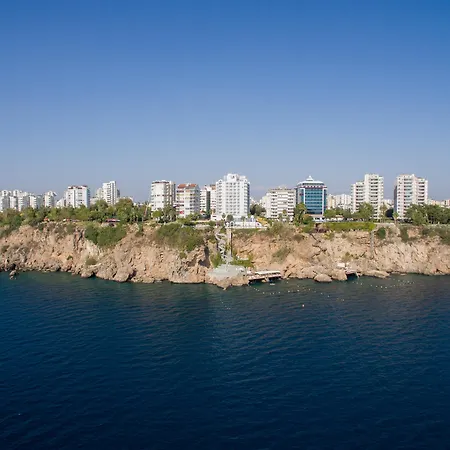 Adonis Hotel 4*
