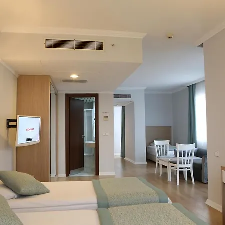 Adonis Hotel 4*