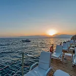 Adonis Hotel 4*